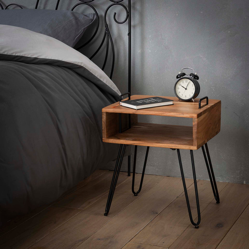 Table de chevet design moderne pour intérieur élégant