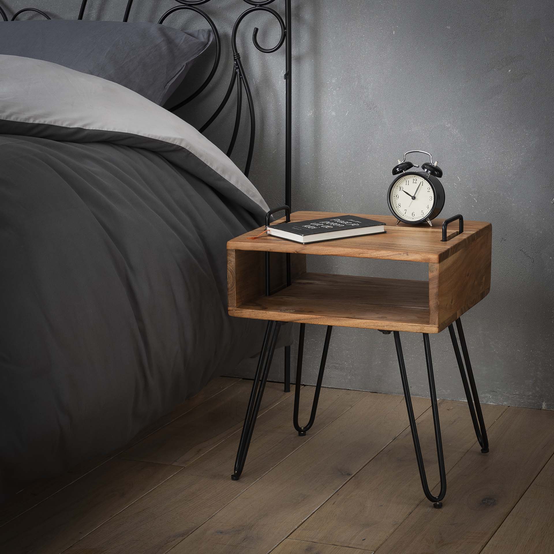 Table de chevet design moderne pour intérieur élégant