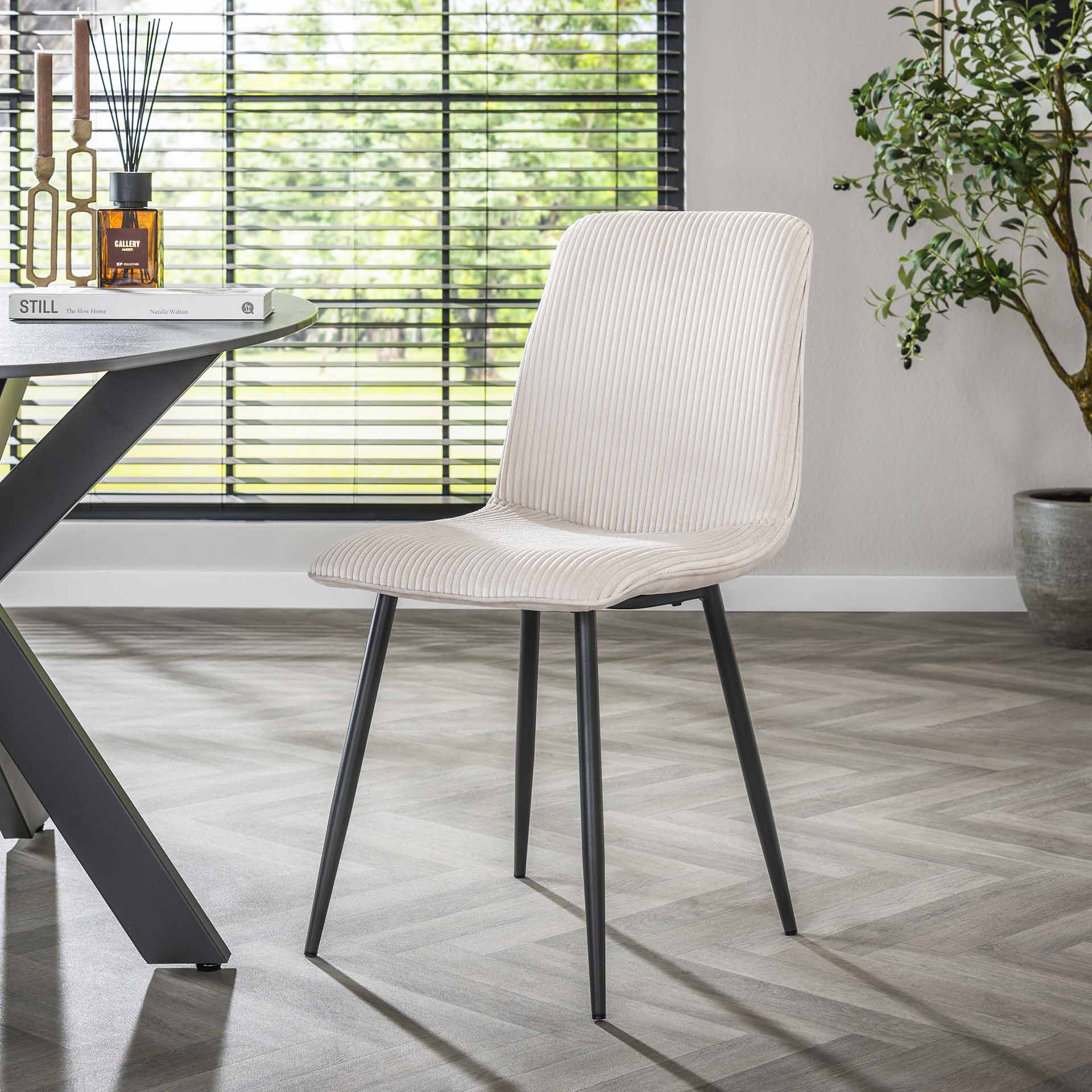 Chaise design (vendu par 4)